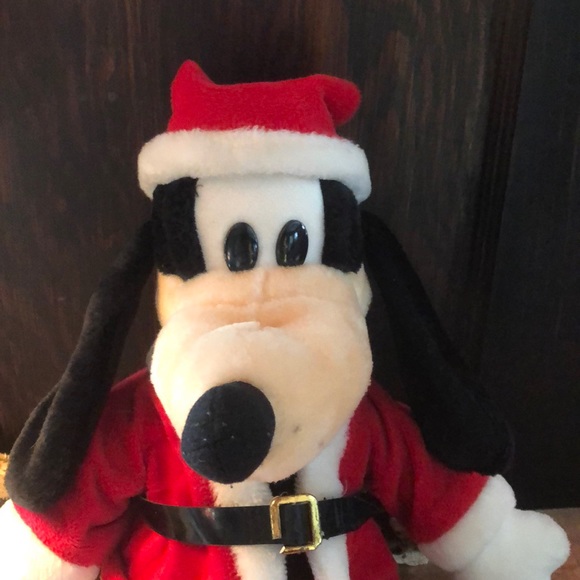 Vintage Disney’s Christmas Santa Goofy plushie - Picture 2 of 11